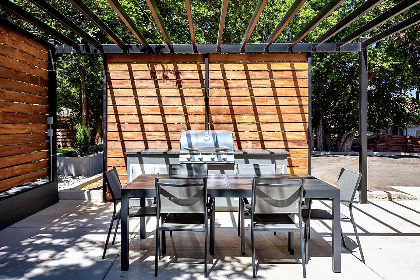 Near Downtown Stylish 2br With Amazing Patio - 4