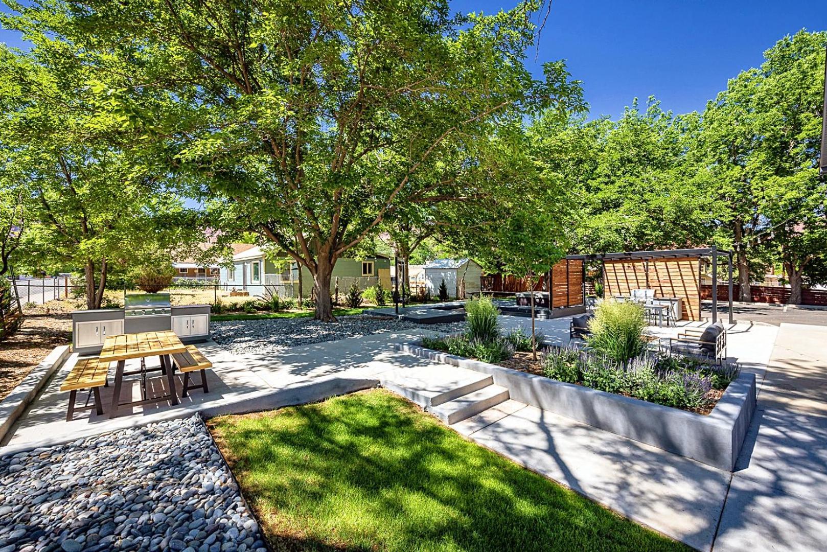 Hébergement de vacances Near Downtown Stylish 2br With Amazing Patio - 4 *